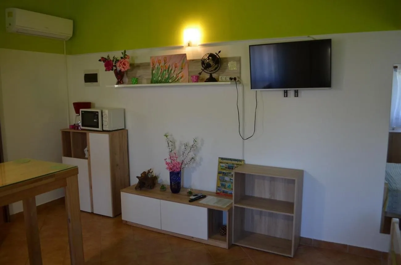 Apartments With A Parking Space Stinjan, Pula - 20693 Croatia