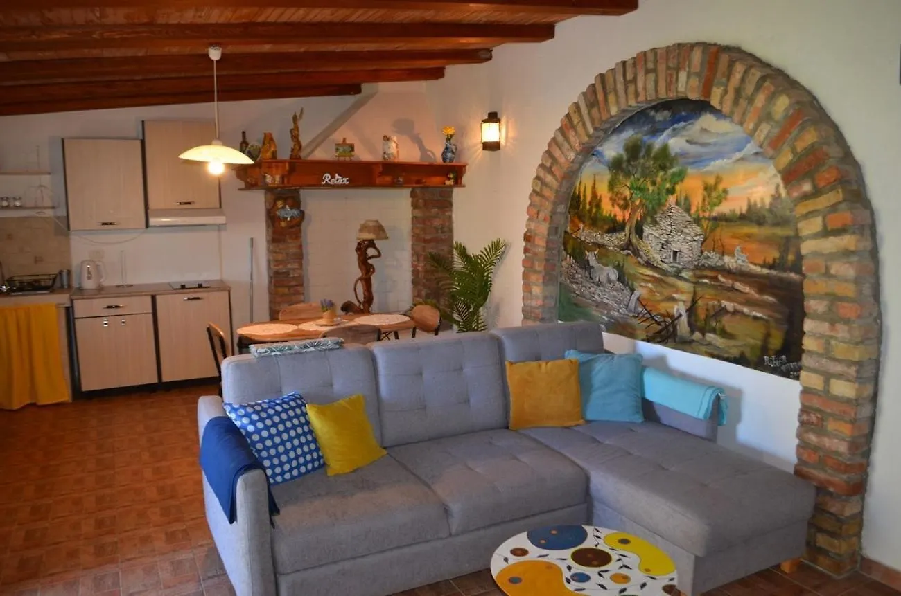 Apartments With A Parking Space Stinjan, Pula - 20693 Croatia